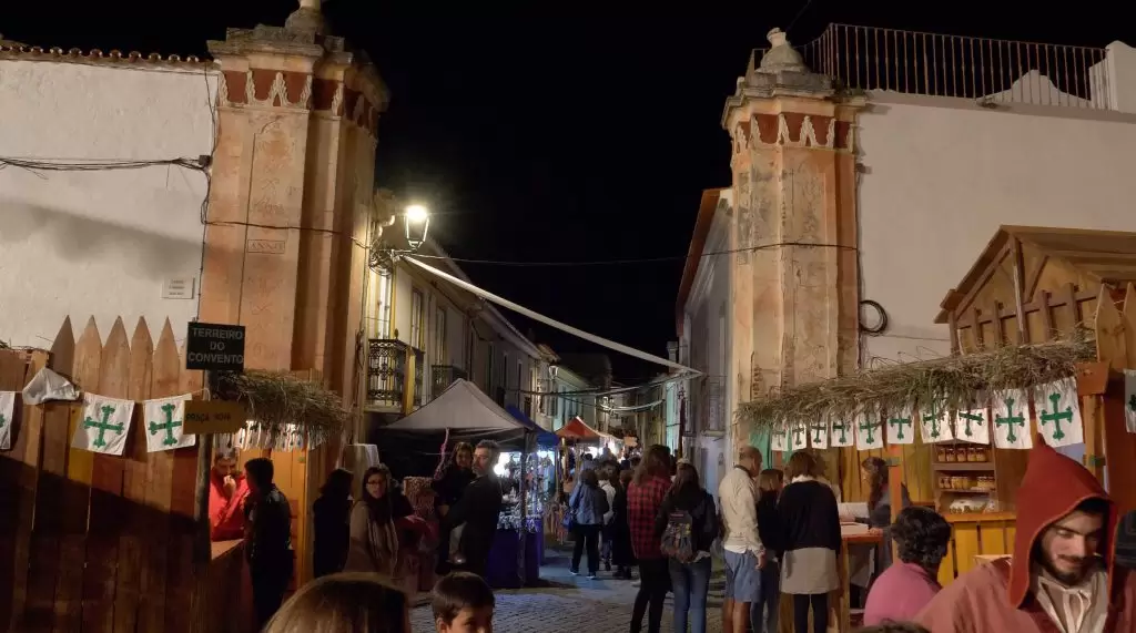 Não deixe de provar as iguarias locais!